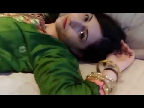 Cute Pakistan Girl Show her Body new mujra and fun video